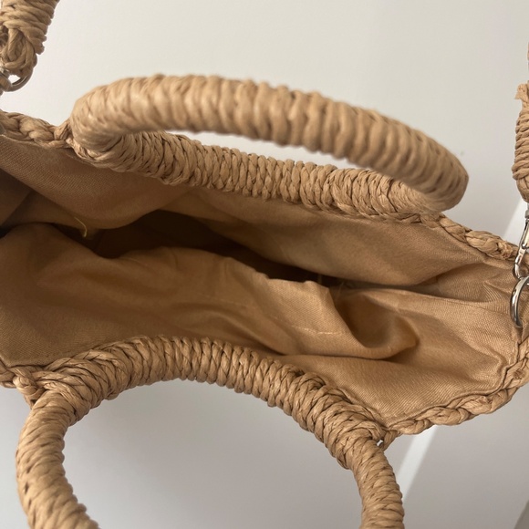 Cute Woven Bag w removable shoulder strap - Picture 3 of 3